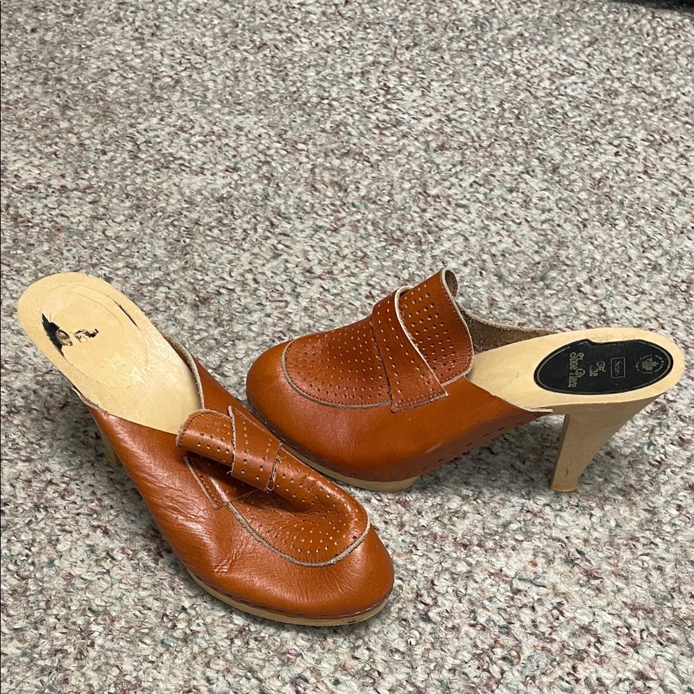 Vintage 70s Brown Leather high heeled Mules